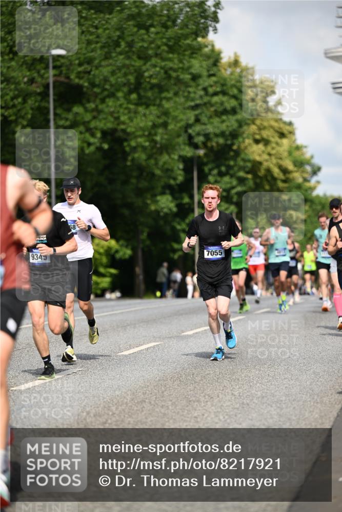 29.06.2025 - hella hamburg halbmarathon Dr. Thomas Lammeyer http://msf.ph/oto/8217921 29.06.2025 09:49:22 Kennedybrücke 1894, 2525, 3843, 4463, 4812, 5042, 5550, 6169, 6495, 6878, 7055, 7186, 7845, 8062, 8784, 9345, 10453, 10484, 11199 meine-sportfotos.de