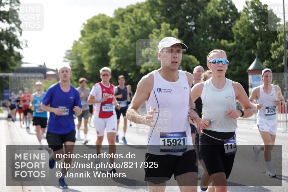 29.06.2025 - hella hamburg halbmarathon Jannik Wohlers http://msf.ph/oto/8217925 29.06.2025 09:50:16 Lombardsbrücke 1209, 1358, 1697, 1700, 1882, 2675, 2719, 3626, 4205, 4229, 4380, 4893, 5472, 5508, 5745, 5752, 5916, 6080, 6458, 6529, 6686, 6687, 7026, 8958, 9116, 10064, 10783, 10922, 11281, 11284, 11305, 11379, 11491, 11731, 13446, 13876, 14012, 14092, 14272, 14555, 14783, 14798, 15297, 15421, 15493, 15623, 15888, 15921, 16249, 16301, 16599, 16820, 16992, 17120, 17251, 17486, 17516, 17623, 17632, 17726, 18449, 18491, 18723, 18803, 19020, 19046 meine-sportfotos.de