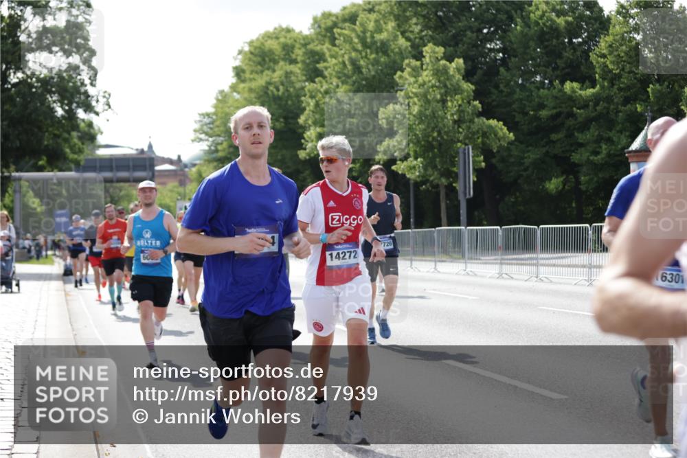 29.06.2025 - hella hamburg halbmarathon Jannik Wohlers http://msf.ph/oto/8217939 29.06.2025 09:50:16 Lombardsbrücke 1209, 1358, 1697, 1700, 1882, 2675, 2719, 3626, 4205, 4229, 4380, 4893, 5472, 5508, 5745, 5752, 5916, 6080, 6458, 6529, 6686, 6687, 7026, 8958, 9116, 10064, 10783, 10922, 11281, 11284, 11305, 11379, 11491, 11731, 13446, 13876, 14012, 14092, 14272, 14555, 14783, 14798, 15297, 15421, 15493, 15623, 15888, 15921, 16249, 16301, 16599, 16820, 16992, 17120, 17251, 17486, 17516, 17623, 17632, 17726, 18449, 18491, 18723, 18803, 19020, 19046 meine-sportfotos.de
