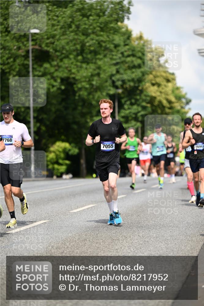 29.06.2025 - hella hamburg halbmarathon Dr. Thomas Lammeyer http://msf.ph/oto/8217952 29.06.2025 09:49:22 Kennedybrücke 1894, 2525, 3843, 4463, 4812, 5042, 5550, 6169, 6495, 6878, 7055, 7186, 7845, 8062, 8784, 9345, 10453, 10484, 11199 meine-sportfotos.de