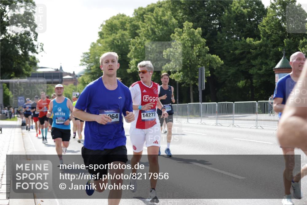 29.06.2025 - hella hamburg halbmarathon Jannik Wohlers http://msf.ph/oto/8217956 29.06.2025 09:50:16 Lombardsbrücke 1209, 1358, 1697, 1700, 1882, 2675, 2719, 3626, 4205, 4229, 4380, 4893, 5472, 5508, 5745, 5752, 5916, 6080, 6458, 6529, 6686, 6687, 7026, 8958, 9116, 10064, 10783, 10922, 11281, 11284, 11305, 11379, 11491, 11731, 13446, 13876, 14012, 14092, 14272, 14555, 14783, 14798, 15297, 15421, 15493, 15623, 15888, 15921, 16249, 16301, 16599, 16820, 16992, 17120, 17251, 17486, 17516, 17623, 17632, 17726, 18449, 18491, 18723, 18803, 19020, 19046 meine-sportfotos.de