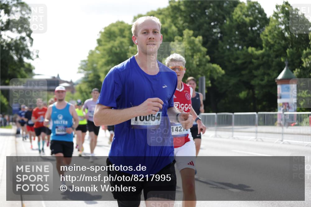 29.06.2025 - hella hamburg halbmarathon Jannik Wohlers http://msf.ph/oto/8217995 29.06.2025 09:50:17 Lombardsbrücke 1209, 1358, 1697, 1700, 1882, 2675, 2719, 3626, 4205, 4229, 4380, 4893, 5472, 5508, 5745, 5752, 5916, 6080, 6458, 6529, 6686, 6687, 7026, 8958, 9116, 10064, 10783, 10922, 11281, 11284, 11305, 11379, 11491, 11731, 13446, 13876, 14012, 14092, 14272, 14555, 14783, 14798, 15297, 15421, 15623, 15888, 15921, 16249, 16301, 16599, 16820, 16992, 17120, 17251, 17486, 17516, 17623, 17726, 18449, 18491, 18723, 18803, 19020, 19046 meine-sportfotos.de