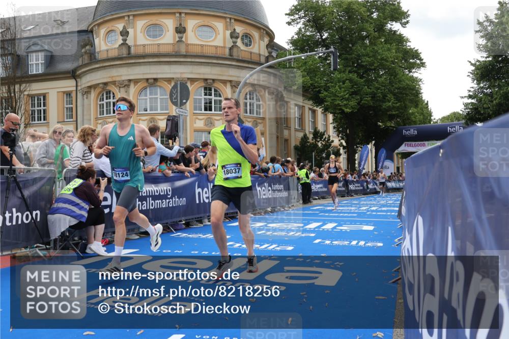 29.06.2025 - hella hamburg halbmarathon Strokosch-Dieckow http://msf.ph/oto/8218256 29.06.2025 10:27:20 Ziel 4678, 14019, 15136, 15576, 15583, 18037, 18124, 18567 meine-sportfotos.de
