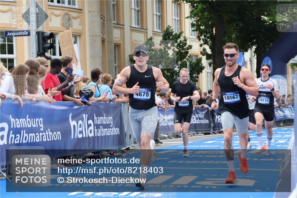 29.06.2025 - hella hamburg halbmarathon Strokosch-Dieckow http://msf.ph/oto/8218403 29.06.2025 10:27:30 Ziel 2203, 4678, 7651, 9804, 12341, 13941, 17354, 18567, 18832, 19114 meine-sportfotos.de