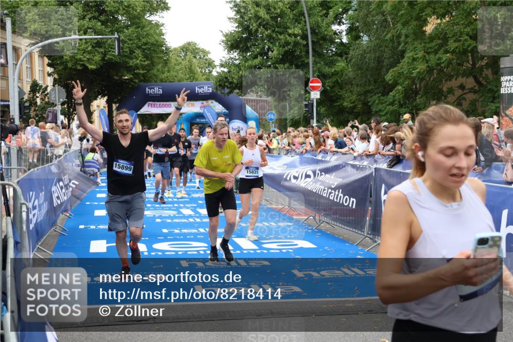 29.06.2025 - hella hamburg halbmarathon Zöllner http://msf.ph/oto/8218414 29.06.2025 10:51:50 Ziel 2396, 6286, 7224, 8710, 8819, 9793, 9959, 12224, 15427, 15727, 15831, 15899, 16907, 17682, 19053, 19137 meine-sportfotos.de