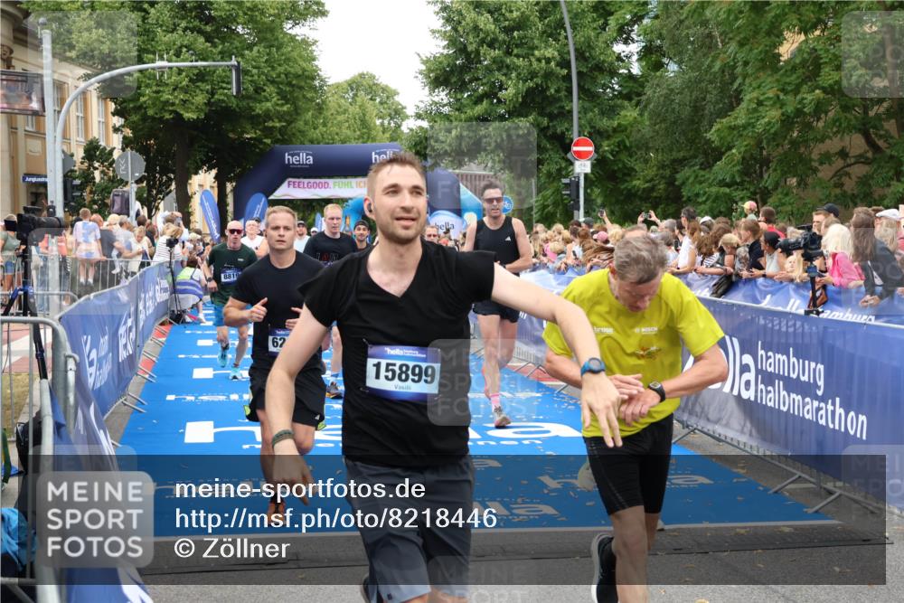 29.06.2025 - hella hamburg halbmarathon Zöllner http://msf.ph/oto/8218446 29.06.2025 10:51:51 Ziel 2396, 6286, 7224, 8710, 8819, 9793, 9959, 12224, 15427, 15727, 15831, 15899, 16907, 17682, 17815, 19053, 19137 meine-sportfotos.de