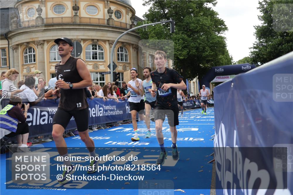 29.06.2025 - hella hamburg halbmarathon Strokosch-Dieckow http://msf.ph/oto/8218564 29.06.2025 10:27:39 Ziel 1122, 2203, 5367, 7651, 8731, 10655, 12341, 17354, 17893, 18832 meine-sportfotos.de