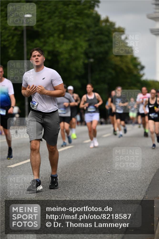 29.06.2025 - hella hamburg halbmarathon Dr. Thomas Lammeyer http://msf.ph/oto/8218587 29.06.2025 10:12:55 Kennedybrücke 1147, 1188, 1823, 2427, 2978, 3762, 4859, 5885, 6590, 6674, 7198, 7348, 7453, 9457, 9718, 9823, 9951, 9958, 10035, 10092, 10194, 10609, 10857 meine-sportfotos.de