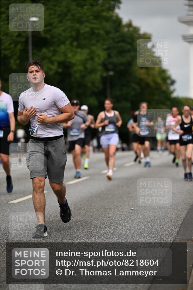 29.06.2025 - hella hamburg halbmarathon Dr. Thomas Lammeyer http://msf.ph/oto/8218604 29.06.2025 10:12:55 Kennedybrücke 1147, 1188, 1823, 2427, 2978, 3762, 4859, 5885, 6590, 6674, 7198, 7348, 7453, 9457, 9718, 9823, 9951, 9958, 10035, 10092, 10194, 10609, 10857 meine-sportfotos.de