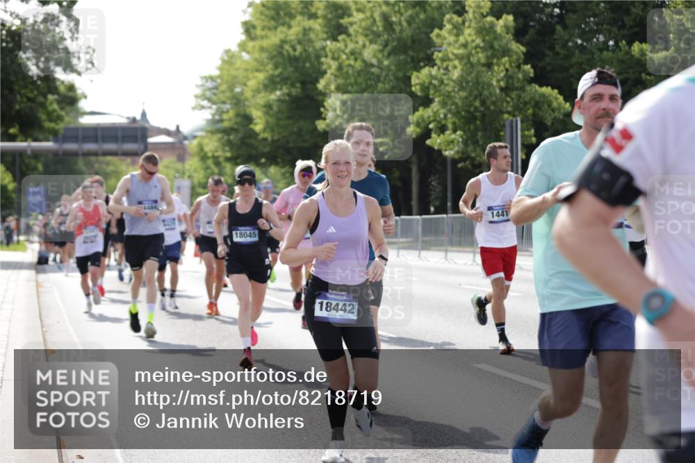 29.06.2025 - hella hamburg halbmarathon Jannik Wohlers http://msf.ph/oto/8218719 29.06.2025 09:50:28 Lombardsbrücke 1441, 1677, 2546, 3056, 3626, 3947, 4893, 5026, 5087, 5506, 5752, 5916, 6080, 6429, 6639, 6686, 6687, 7110, 7635, 8091, 8574, 9380, 10064, 10783, 11284, 11305, 11731, 13446, 13876, 13897, 14272, 14274, 14484, 14555, 14924, 15297, 15372, 15421, 15556, 15623, 15866, 15873, 15888, 15921, 16249, 16301, 16599, 16689, 17245, 17623, 17726, 18045, 18055, 18192, 18442, 18559, 18803 meine-sportfotos.de