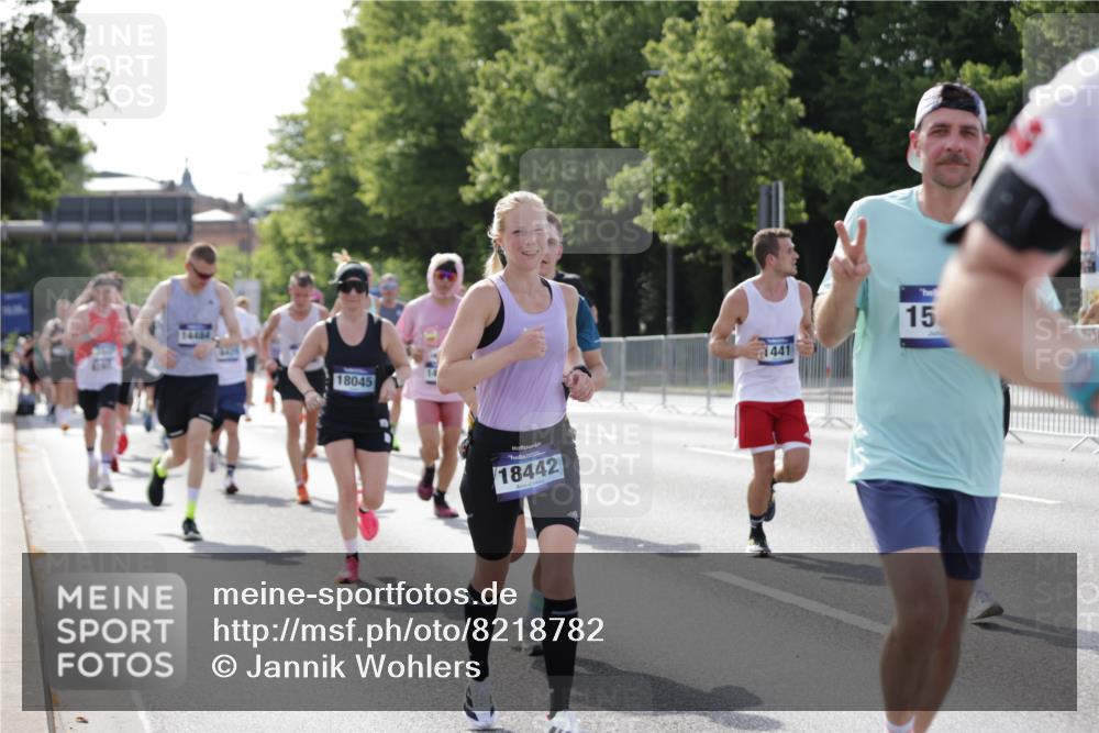 29.06.2025 - hella hamburg halbmarathon Jannik Wohlers http://msf.ph/oto/8218782 29.06.2025 09:50:28 Lombardsbrücke 1441, 1677, 2546, 3056, 3626, 3947, 4893, 5026, 5087, 5506, 5752, 5916, 6080, 6429, 6639, 6686, 6687, 7110, 7635, 8091, 8574, 9380, 10064, 10783, 11284, 11305, 11731, 13446, 13876, 13897, 14272, 14274, 14484, 14555, 14924, 15297, 15372, 15421, 15556, 15623, 15866, 15873, 15888, 15921, 16249, 16301, 16599, 16689, 17245, 17623, 17726, 18045, 18055, 18192, 18442, 18559, 18803 meine-sportfotos.de