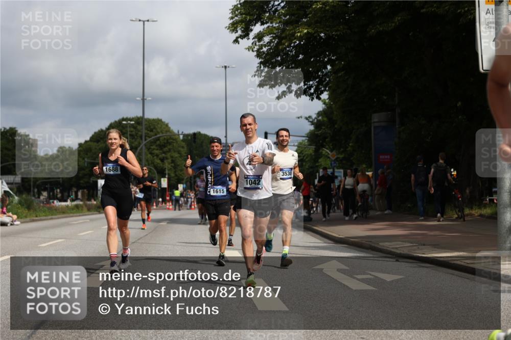 29.06.2025 - hella hamburg halbmarathon Yannick Fuchs http://msf.ph/oto/8218787 29.06.2025 10:32:59 20KM 1042, 1615, 1688, 1710, 2262, 2296, 2745, 2849, 3530, 4148, 5091, 5248, 6095, 7110, 7229, 8002, 8091, 11049, 11379, 11952, 12915, 13755, 14688, 14992, 16075, 17154, 17623, 17722, 18276, 18529, 18584, 18761 meine-sportfotos.de