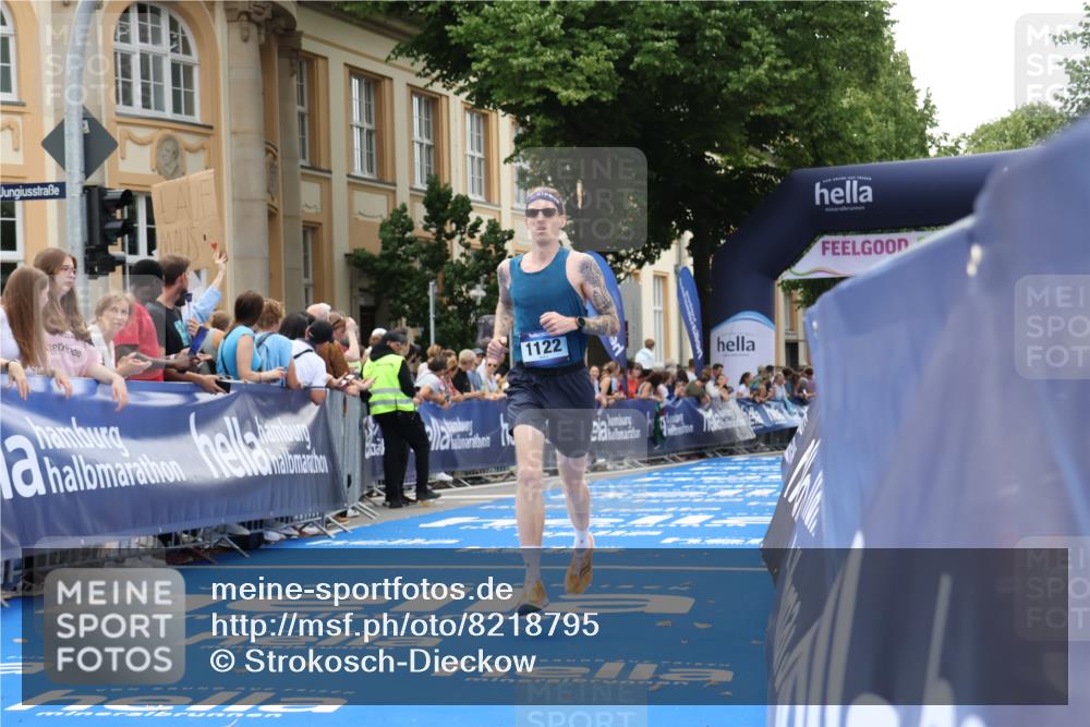 29.06.2025 - hella hamburg halbmarathon Strokosch-Dieckow http://msf.ph/oto/8218795 29.06.2025 10:27:48 Ziel 1122, 5367, 16377, 17893 meine-sportfotos.de