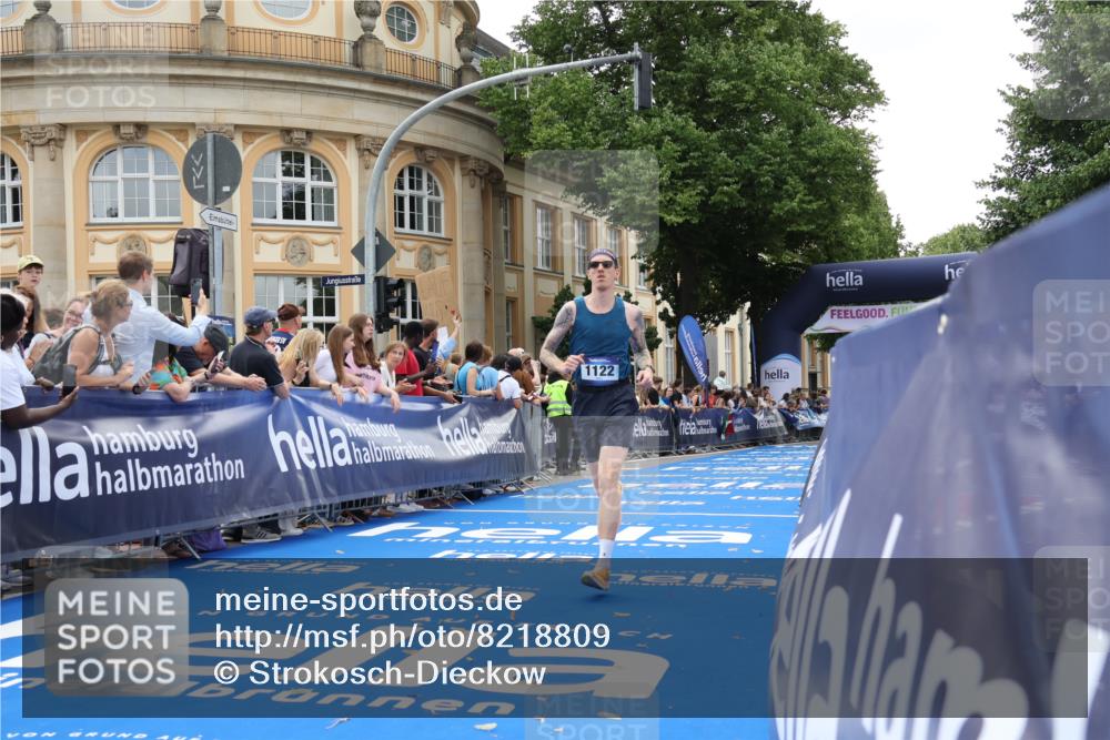 29.06.2025 - hella hamburg halbmarathon Strokosch-Dieckow http://msf.ph/oto/8218809 29.06.2025 10:27:48 Ziel 1122, 5367, 16377, 17893 meine-sportfotos.de