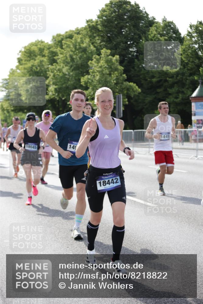 29.06.2025 - hella hamburg halbmarathon Jannik Wohlers http://msf.ph/oto/8218822 29.06.2025 09:50:29 Lombardsbrücke 1441, 1677, 2546, 3056, 3626, 3947, 4893, 5026, 5087, 5506, 5752, 5916, 6080, 6429, 6639, 6686, 6687, 7110, 7635, 8091, 8574, 9380, 10064, 10783, 11284, 11305, 11731, 13446, 13897, 14272, 14274, 14484, 14555, 14924, 15297, 15372, 15421, 15556, 15623, 15866, 15873, 15888, 15921, 16249, 16301, 16599, 16689, 17245, 17623, 17726, 18045, 18055, 18192, 18442, 18559, 18803 meine-sportfotos.de