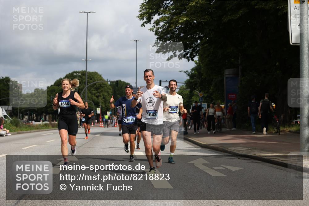 29.06.2025 - hella hamburg halbmarathon Yannick Fuchs http://msf.ph/oto/8218823 29.06.2025 10:32:59 20KM 1042, 1615, 1688, 1710, 2262, 2296, 2745, 2849, 3530, 4148, 5091, 5248, 6095, 7110, 7229, 8002, 8091, 11049, 11379, 11952, 12915, 13755, 14688, 14992, 16075, 17154, 17623, 17722, 18276, 18529, 18584, 18761 meine-sportfotos.de