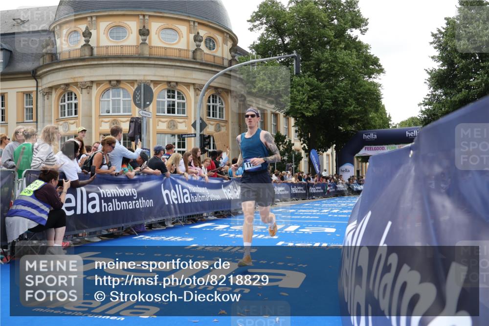29.06.2025 - hella hamburg halbmarathon Strokosch-Dieckow http://msf.ph/oto/8218829 29.06.2025 10:27:48 Ziel 1122, 5367, 16377, 17893 meine-sportfotos.de