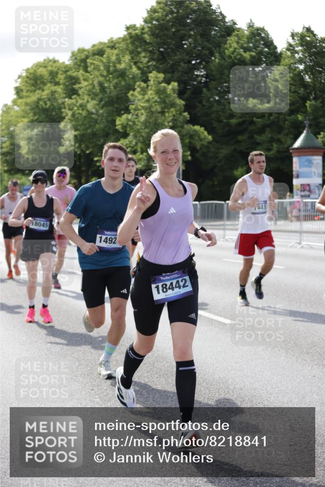 29.06.2025 - hella hamburg halbmarathon Jannik Wohlers http://msf.ph/oto/8218841 29.06.2025 09:50:29 Lombardsbrücke 1441, 1677, 2546, 3056, 3626, 3947, 4893, 5026, 5087, 5506, 5752, 5916, 6080, 6429, 6639, 6686, 6687, 7110, 7635, 8091, 8574, 9380, 10064, 10783, 11284, 11305, 11731, 13446, 13897, 14272, 14274, 14484, 14555, 14924, 15297, 15372, 15421, 15556, 15623, 15866, 15873, 15888, 15921, 16249, 16301, 16599, 16689, 17245, 17623, 17726, 18045, 18055, 18192, 18442, 18559, 18803 meine-sportfotos.de