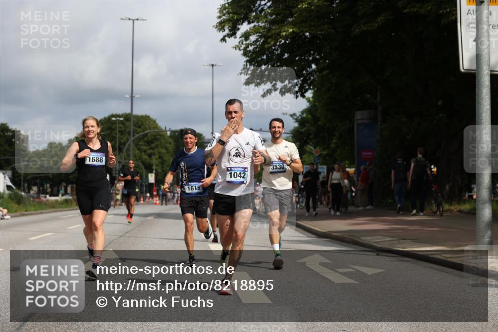 29.06.2025 - hella hamburg halbmarathon Yannick Fuchs http://msf.ph/oto/8218895 29.06.2025 10:32:59 20KM 1042, 1615, 1688, 1710, 2262, 2296, 2745, 2849, 3530, 4148, 5091, 5248, 6095, 7110, 7229, 8002, 8091, 11049, 11379, 11952, 12915, 13755, 14688, 14992, 16075, 17154, 17623, 17722, 18276, 18529, 18584, 18761 meine-sportfotos.de