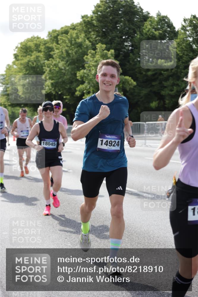 29.06.2025 - hella hamburg halbmarathon Jannik Wohlers http://msf.ph/oto/8218910 29.06.2025 09:50:29 Lombardsbrücke 1441, 1677, 2546, 3056, 3626, 3947, 4893, 5026, 5087, 5506, 5752, 5916, 6080, 6429, 6639, 6686, 6687, 7110, 7635, 8091, 8574, 9380, 10064, 10783, 11284, 11305, 11731, 13446, 13897, 14272, 14274, 14484, 14555, 14924, 15297, 15372, 15421, 15556, 15623, 15866, 15873, 15888, 15921, 16249, 16301, 16599, 16689, 17245, 17623, 17726, 18045, 18055, 18192, 18442, 18559, 18803 meine-sportfotos.de