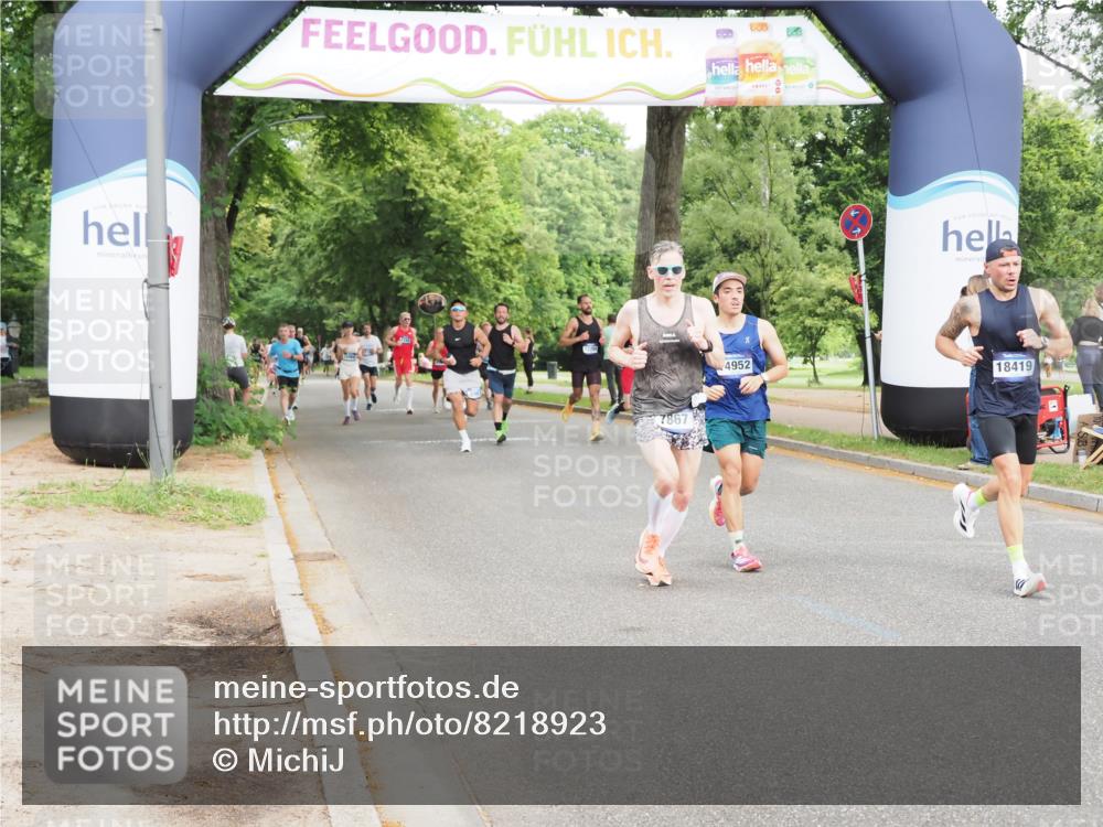 29.06.2025 - hella hamburg halbmarathon MichiJ http://msf.ph/oto/8218923 29.06.2025 10:24:05 Zwischen KM18-KM19 7867, 14952, 18419 meine-sportfotos.de