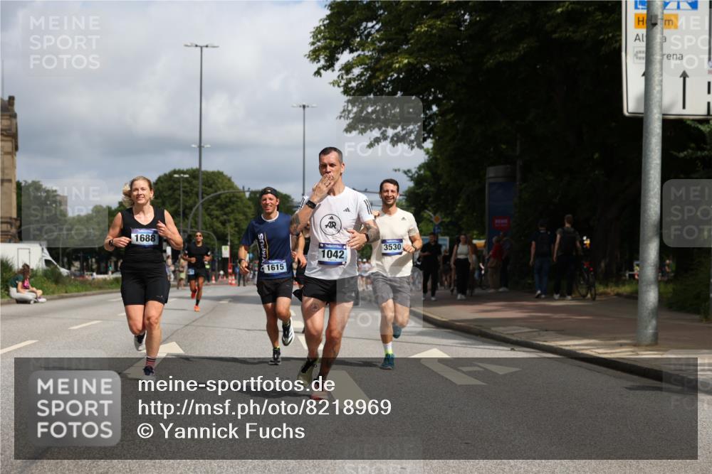 29.06.2025 - hella hamburg halbmarathon Yannick Fuchs http://msf.ph/oto/8218969 29.06.2025 10:32:59 20KM 1042, 1615, 1688, 1710, 2262, 2296, 2745, 2849, 3530, 4148, 5091, 5248, 6095, 7110, 7229, 8002, 8091, 11049, 11379, 11952, 12915, 13755, 14688, 14992, 16075, 17154, 17623, 17722, 18276, 18529, 18584, 18761 meine-sportfotos.de