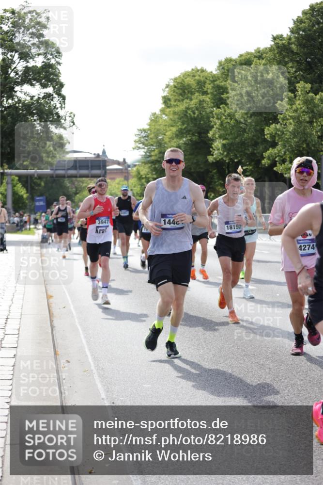 29.06.2025 - hella hamburg halbmarathon Jannik Wohlers http://msf.ph/oto/8218986 29.06.2025 09:50:30 Lombardsbrücke 1441, 1677, 1962, 2546, 3056, 3626, 3947, 4893, 5026, 5087, 5506, 5752, 5916, 6080, 6429, 6639, 6686, 6687, 7110, 7116, 7635, 8091, 8574, 8966, 9380, 10064, 10783, 11284, 11305, 11731, 13897, 14272, 14274, 14484, 14555, 14924, 15297, 15372, 15421, 15556, 15623, 15866, 15873, 15888, 16301, 16599, 16689, 17245, 17623, 17726, 18045, 18055, 18192, 18442, 18559 meine-sportfotos.de
