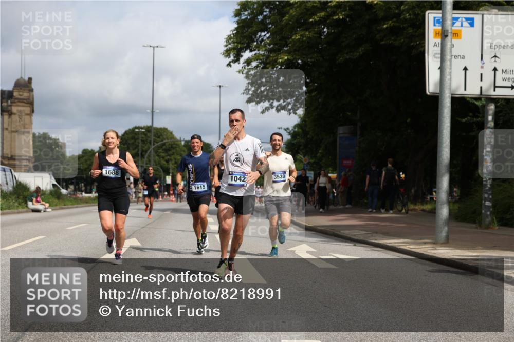 29.06.2025 - hella hamburg halbmarathon Yannick Fuchs http://msf.ph/oto/8218991 29.06.2025 10:33:00 20KM 1042, 1615, 1688, 1710, 2262, 2296, 2745, 2849, 3014, 3530, 4148, 5091, 5248, 6095, 7110, 7229, 8002, 8091, 11049, 11379, 12915, 13755, 14688, 14992, 16075, 17154, 17623, 17722, 18276, 18529, 18584, 18761 meine-sportfotos.de