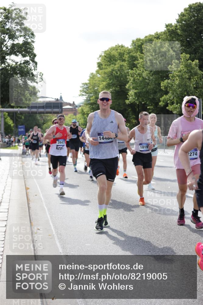 29.06.2025 - hella hamburg halbmarathon Jannik Wohlers http://msf.ph/oto/8219005 29.06.2025 09:50:30 Lombardsbrücke 1441, 1677, 1962, 2546, 3056, 3626, 3947, 4893, 5026, 5087, 5506, 5752, 5916, 6080, 6429, 6639, 6686, 6687, 7110, 7116, 7635, 8091, 8574, 8966, 9380, 10064, 10783, 11284, 11305, 11731, 13897, 14272, 14274, 14484, 14555, 14924, 15297, 15372, 15421, 15556, 15623, 15866, 15873, 15888, 16301, 16599, 16689, 17245, 17623, 17726, 18045, 18055, 18192, 18442, 18559 meine-sportfotos.de