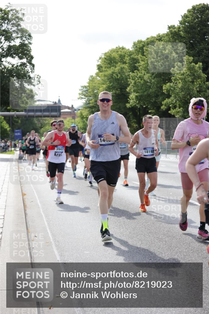 29.06.2025 - hella hamburg halbmarathon Jannik Wohlers http://msf.ph/oto/8219023 29.06.2025 09:50:30 Lombardsbrücke 1441, 1677, 1962, 2546, 3056, 3626, 3947, 4893, 5026, 5087, 5506, 5752, 5916, 6080, 6429, 6639, 6686, 6687, 7110, 7116, 7635, 8091, 8574, 8966, 9380, 10064, 10783, 11284, 11305, 11731, 13897, 14272, 14274, 14484, 14555, 14924, 15297, 15372, 15421, 15556, 15623, 15866, 15873, 15888, 16301, 16599, 16689, 17245, 17623, 17726, 18045, 18055, 18192, 18442, 18559 meine-sportfotos.de