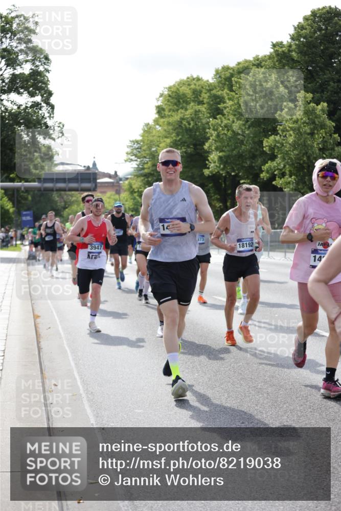 29.06.2025 - hella hamburg halbmarathon Jannik Wohlers http://msf.ph/oto/8219038 29.06.2025 09:50:30 Lombardsbrücke 1441, 1677, 1962, 2546, 3056, 3626, 3947, 4893, 5026, 5087, 5506, 5752, 5916, 6080, 6429, 6639, 6686, 6687, 7110, 7116, 7635, 8091, 8574, 8966, 9380, 10064, 10783, 11284, 11305, 11731, 13897, 14272, 14274, 14484, 14555, 14924, 15297, 15372, 15421, 15556, 15623, 15866, 15873, 15888, 16301, 16599, 16689, 17245, 17623, 17726, 18045, 18055, 18192, 18442, 18559 meine-sportfotos.de