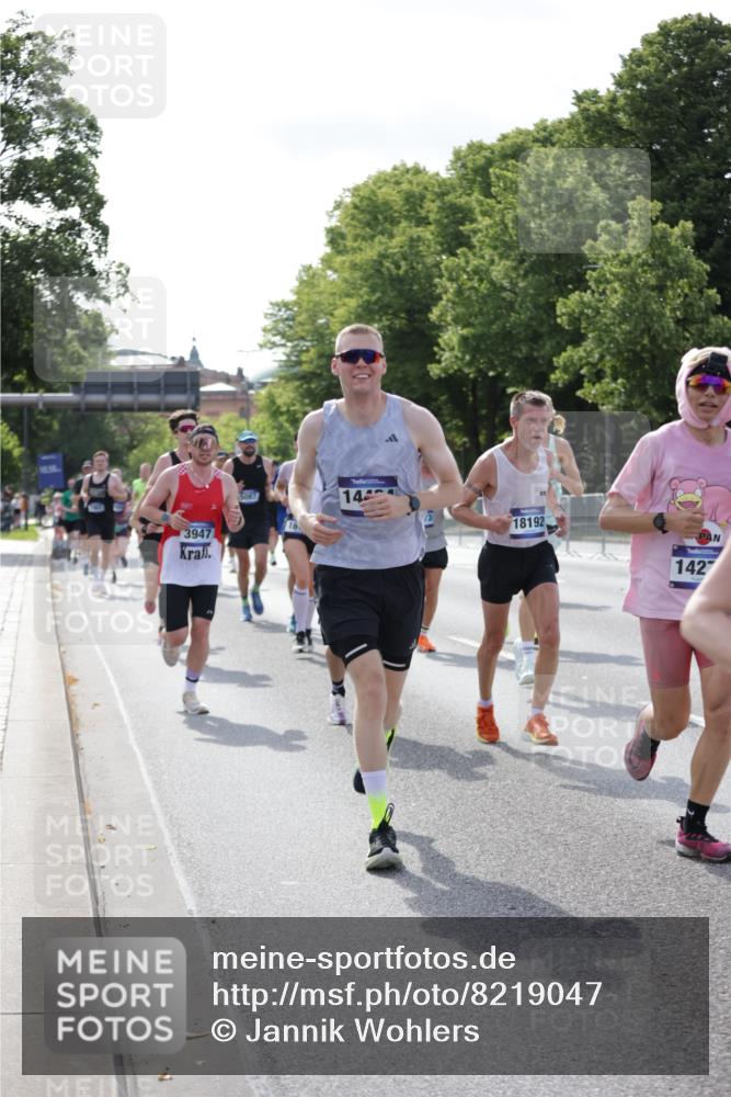 29.06.2025 - hella hamburg halbmarathon Jannik Wohlers http://msf.ph/oto/8219047 29.06.2025 09:50:30 Lombardsbrücke 1441, 1677, 1962, 2546, 3056, 3626, 3947, 4893, 5026, 5087, 5506, 5752, 5916, 6080, 6429, 6639, 6686, 6687, 7110, 7116, 7635, 8091, 8574, 8966, 9380, 10064, 10783, 11284, 11305, 11731, 13897, 14272, 14274, 14484, 14555, 14924, 15297, 15372, 15421, 15556, 15623, 15866, 15873, 15888, 16301, 16599, 16689, 17245, 17623, 17726, 18045, 18055, 18192, 18442, 18559 meine-sportfotos.de
