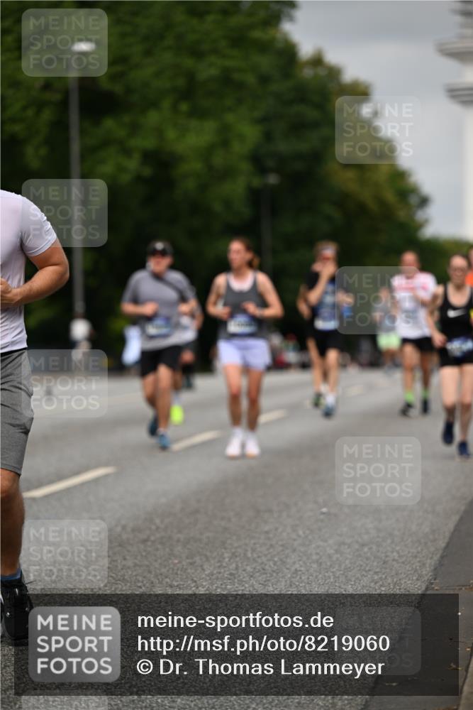 29.06.2025 - hella hamburg halbmarathon Dr. Thomas Lammeyer http://msf.ph/oto/8219060 29.06.2025 10:12:56 Kennedybrücke 1147, 1188, 1823, 2427, 2978, 3762, 4859, 5885, 6590, 6674, 7198, 7348, 7453, 9457, 9718, 9823, 9951, 9958, 10035, 10092, 10194, 10609, 10857 meine-sportfotos.de