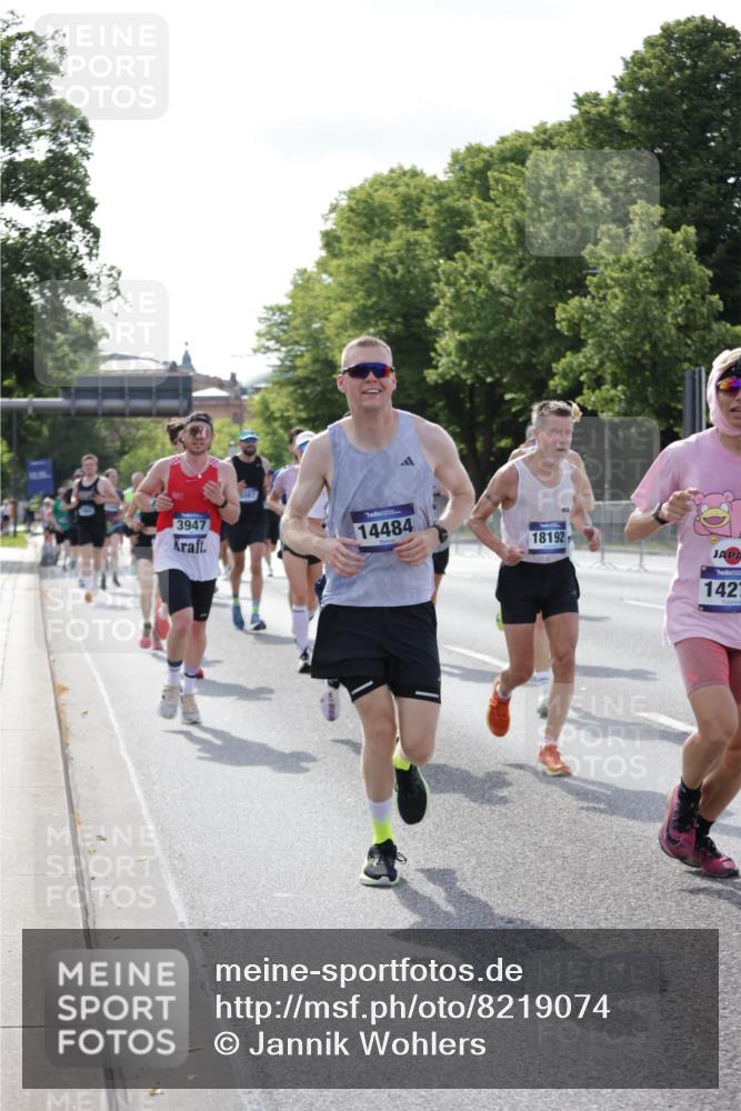 29.06.2025 - hella hamburg halbmarathon Jannik Wohlers http://msf.ph/oto/8219074 29.06.2025 09:50:31 Lombardsbrücke 1441, 1677, 1962, 2546, 3056, 3626, 3947, 4893, 5026, 5087, 5506, 5752, 5916, 6080, 6429, 6639, 6686, 6687, 7110, 7116, 7284, 7635, 8091, 8574, 8966, 9380, 10469, 11284, 11305, 11731, 13268, 13897, 14272, 14274, 14484, 14555, 14924, 15297, 15372, 15421, 15556, 15623, 15866, 15873, 16301, 16599, 16689, 17245, 17623, 17726, 18045, 18055, 18192, 18442, 18559 meine-sportfotos.de