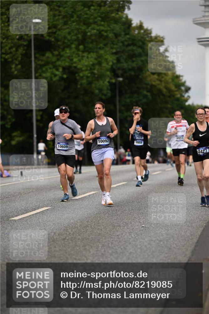 29.06.2025 - hella hamburg halbmarathon Dr. Thomas Lammeyer http://msf.ph/oto/8219085 29.06.2025 10:12:56 Kennedybrücke 1147, 1188, 1823, 2427, 2978, 3762, 4859, 5885, 6590, 6674, 7198, 7348, 7453, 9457, 9718, 9823, 9951, 9958, 10035, 10092, 10194, 10609, 10857 meine-sportfotos.de
