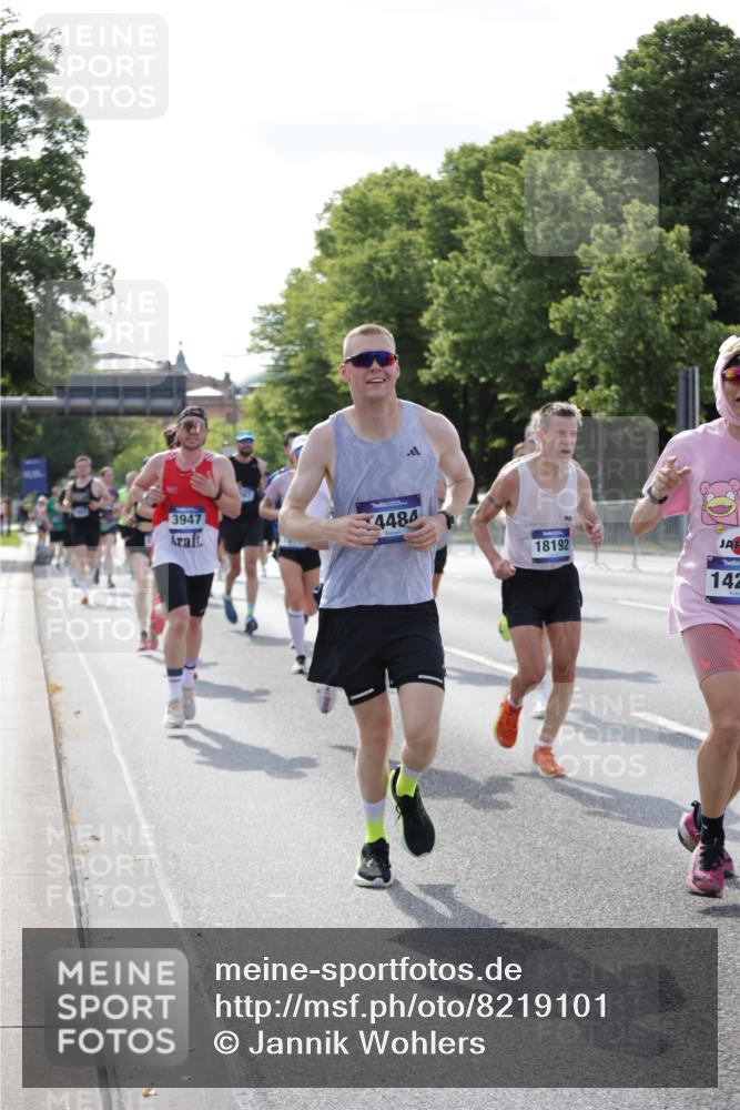29.06.2025 - hella hamburg halbmarathon Jannik Wohlers http://msf.ph/oto/8219101 29.06.2025 09:50:31 Lombardsbrücke 1441, 1677, 1962, 2546, 3056, 3626, 3947, 4893, 5026, 5087, 5506, 5752, 5916, 6080, 6429, 6639, 6686, 6687, 7110, 7116, 7284, 7635, 8091, 8574, 8966, 9380, 10469, 11284, 11305, 11731, 13268, 13897, 14272, 14274, 14484, 14555, 14924, 15297, 15372, 15421, 15556, 15623, 15866, 15873, 16301, 16599, 16689, 17245, 17623, 17726, 18045, 18055, 18192, 18442, 18559 meine-sportfotos.de