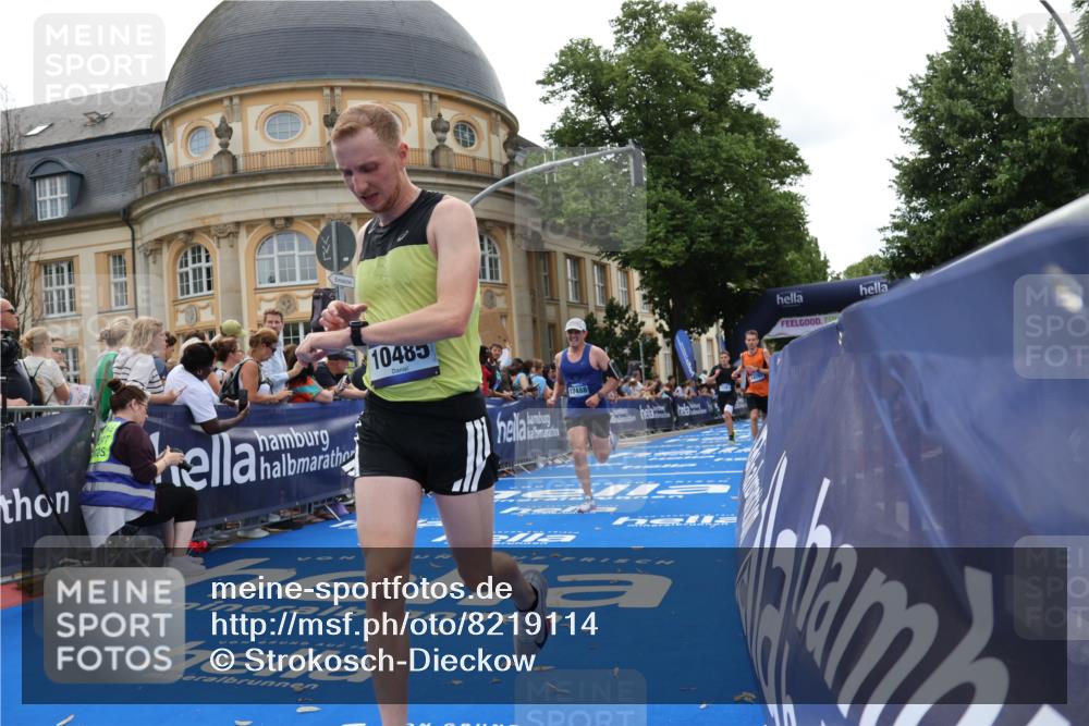 29.06.2025 - hella hamburg halbmarathon Strokosch-Dieckow http://msf.ph/oto/8219114 29.06.2025 10:28:03 Ziel 10106, 10485, 12189, 13383, 14757, 15883, 17488 meine-sportfotos.de