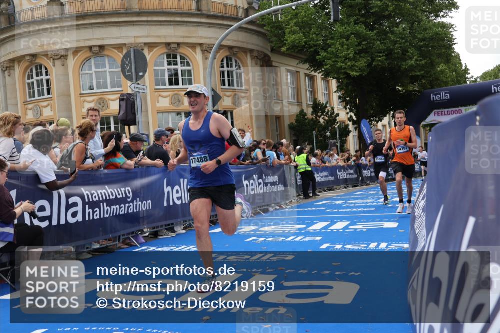 29.06.2025 - hella hamburg halbmarathon Strokosch-Dieckow http://msf.ph/oto/8219159 29.06.2025 10:28:04 Ziel 10106, 10485, 12189, 13383, 14757, 15883, 17488 meine-sportfotos.de