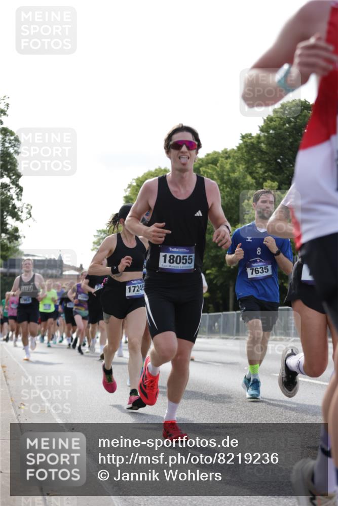 29.06.2025 - hella hamburg halbmarathon Jannik Wohlers http://msf.ph/oto/8219236 29.06.2025 09:50:34 Lombardsbrücke 1256, 1441, 1677, 1962, 2546, 2579, 3056, 3947, 4893, 5026, 5087, 5387, 5506, 5752, 5916, 6429, 6639, 6686, 6687, 7110, 7116, 7284, 7635, 8091, 8122, 8574, 8966, 9380, 9833, 10193, 10415, 10469, 11284, 11731, 11922, 12434, 13268, 13897, 14274, 14484, 14555, 14811, 14924, 15297, 15372, 15421, 15556, 15866, 15873, 16295, 16599, 16689, 17245, 17623, 18045, 18055, 18192, 18442, 18559, 18650 meine-sportfotos.de