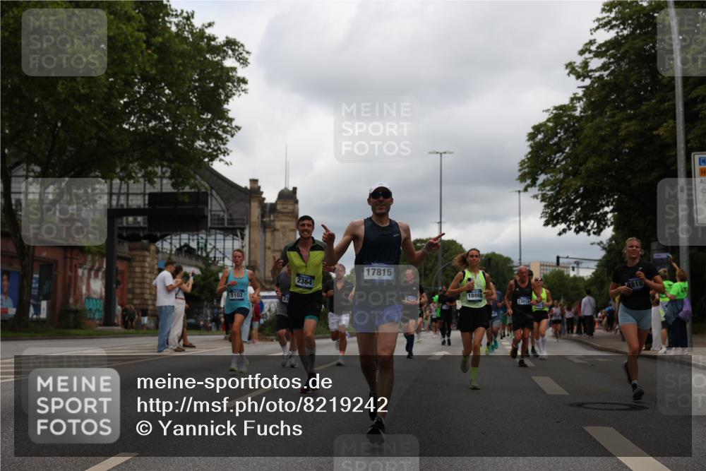 29.06.2025 - hella hamburg halbmarathon Yannick Fuchs http://msf.ph/oto/8219242 29.06.2025 10:45:57 20KM 2287, 2364, 2396, 2397, 2595, 2670, 2818, 4140, 4814, 5008, 5102, 6286, 6390, 6657, 6776, 7409, 7724, 7732, 7786, 8371, 8413, 8661, 8710, 8856, 9074, 9082, 9656, 9869, 10115, 11551, 11791, 12224, 12367, 12580, 13015, 13047, 13051, 13726, 13792, 14122, 14561, 14865, 15356, 15643, 15727, 15829, 15831, 16003, 16179, 16591, 17033, 17682, 17815, 17962, 17978, 17997, 18019, 18475, 18869, 18982 meine-sportfotos.de