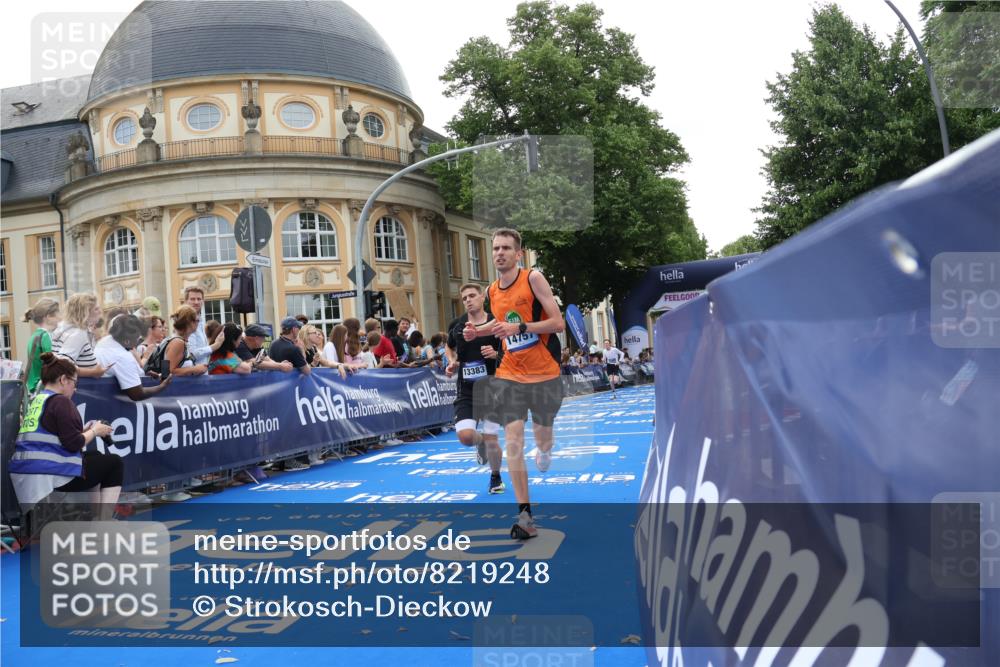 29.06.2025 - hella hamburg halbmarathon Strokosch-Dieckow http://msf.ph/oto/8219248 29.06.2025 10:28:05 Ziel 10485, 12189, 13383, 14757, 15883, 17488 meine-sportfotos.de