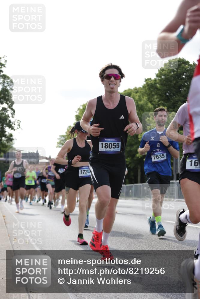 29.06.2025 - hella hamburg halbmarathon Jannik Wohlers http://msf.ph/oto/8219256 29.06.2025 09:50:34 Lombardsbrücke 1256, 1441, 1677, 1962, 2546, 2579, 3056, 3947, 4893, 5026, 5087, 5387, 5506, 5752, 5916, 6429, 6639, 6686, 6687, 7110, 7116, 7284, 7635, 8091, 8122, 8574, 8966, 9380, 9833, 10193, 10415, 10469, 11284, 11731, 11922, 12434, 13268, 13897, 14274, 14484, 14555, 14811, 14924, 15297, 15372, 15421, 15556, 15866, 15873, 16295, 16599, 16689, 17245, 17623, 18045, 18055, 18192, 18442, 18559, 18650 meine-sportfotos.de