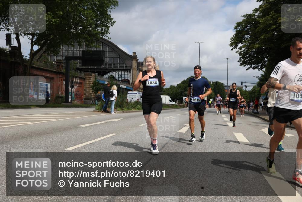 29.06.2025 - hella hamburg halbmarathon Yannick Fuchs http://msf.ph/oto/8219401 29.06.2025 10:33:00 20KM 1042, 1615, 1688, 1710, 2262, 2296, 2745, 2849, 3014, 3530, 4148, 5091, 5248, 6095, 7110, 7229, 8002, 8091, 11049, 11379, 12915, 13755, 14688, 14992, 16075, 17154, 17623, 17722, 18276, 18529, 18584, 18761 meine-sportfotos.de