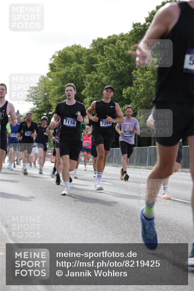 29.06.2025 - hella hamburg halbmarathon Jannik Wohlers http://msf.ph/oto/8219425 29.06.2025 09:50:35 Lombardsbrücke 1256, 1441, 1677, 1962, 2546, 2579, 3056, 3947, 4888, 4893, 5026, 5087, 5275, 5387, 5506, 5752, 5916, 6429, 6639, 6686, 6687, 7110, 7116, 7284, 7635, 8091, 8122, 8574, 8966, 9380, 9833, 10193, 10415, 10469, 11284, 11731, 11922, 12434, 12915, 13268, 13897, 14274, 14484, 14555, 14811, 14924, 15297, 15372, 15556, 15866, 15873, 16295, 16599, 16689, 17245, 18045, 18055, 18192, 18442, 18559, 18650 meine-sportfotos.de
