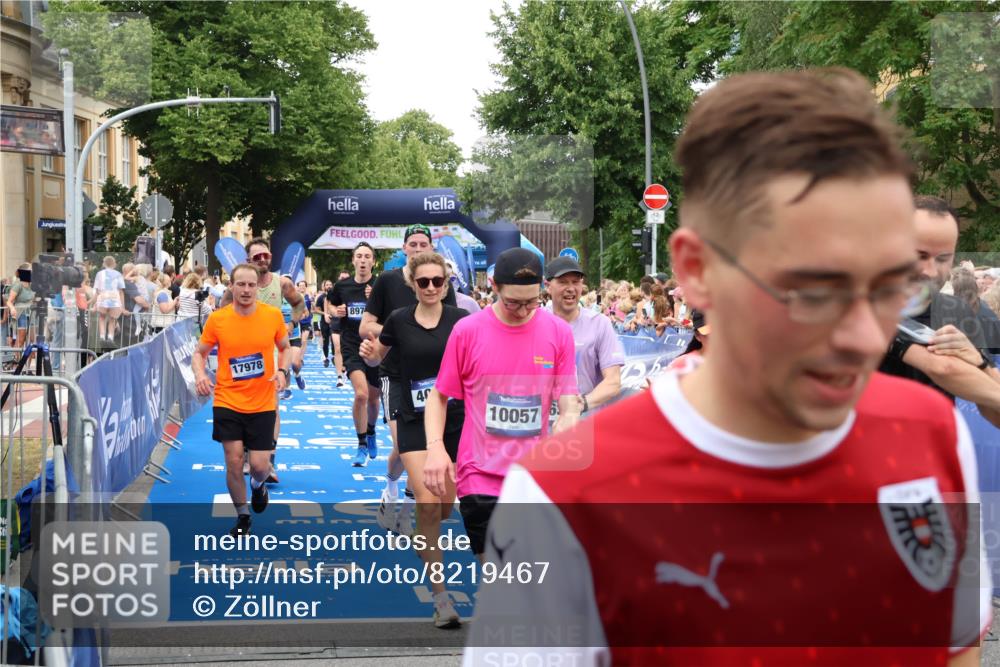 29.06.2025 - hella hamburg halbmarathon Zöllner http://msf.ph/oto/8219467 29.06.2025 10:52:06 Ziel 2595, 4033, 5336, 5378, 6390, 7130, 7409, 7724, 7732, 8413, 8977, 10057, 12580, 15356, 15506, 15829, 16179, 16666, 17978, 18869 meine-sportfotos.de