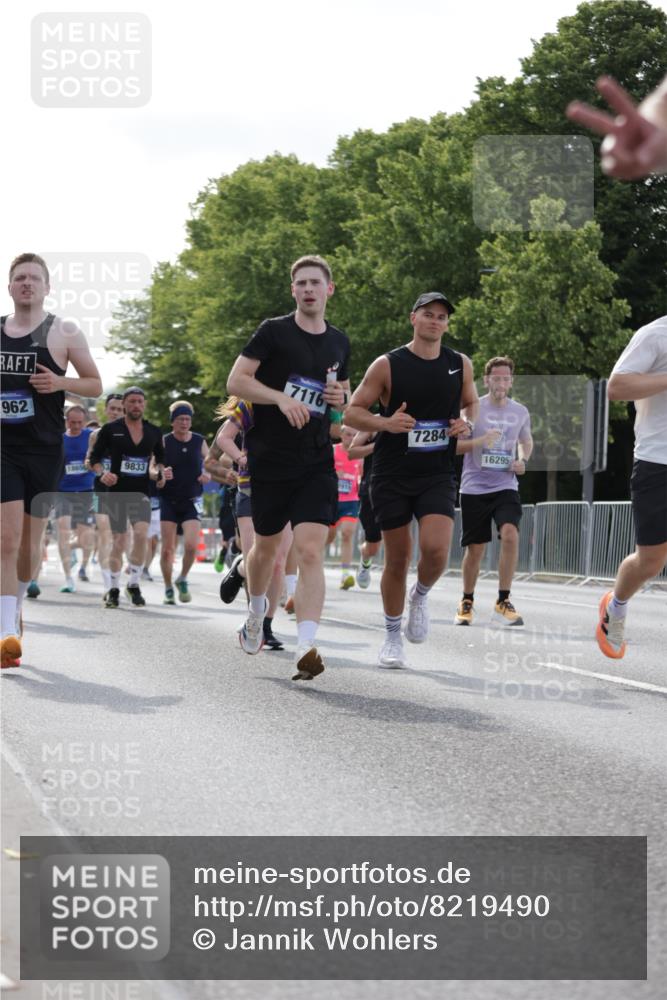 29.06.2025 - hella hamburg halbmarathon Jannik Wohlers http://msf.ph/oto/8219490 29.06.2025 09:50:36 Lombardsbrücke 1256, 1441, 1677, 1962, 2546, 2579, 3056, 3947, 4888, 4889, 4893, 5026, 5087, 5275, 5387, 5506, 5752, 5916, 6429, 6639, 6686, 6687, 7110, 7116, 7284, 7635, 8091, 8122, 8574, 8966, 9380, 9833, 10193, 10415, 10469, 11284, 11922, 12434, 12808, 12915, 13268, 13897, 14274, 14484, 14555, 14811, 14924, 15297, 15372, 15556, 15866, 15873, 16224, 16295, 16599, 16689, 17245, 18045, 18055, 18192, 18442, 18559, 18650 meine-sportfotos.de