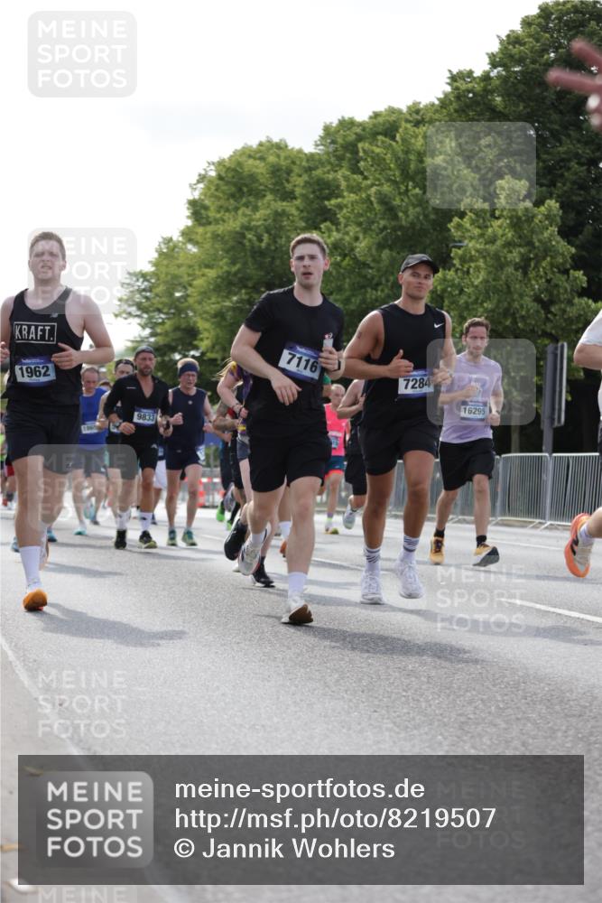 29.06.2025 - hella hamburg halbmarathon Jannik Wohlers http://msf.ph/oto/8219507 29.06.2025 09:50:36 Lombardsbrücke 1256, 1441, 1677, 1962, 2546, 2579, 3056, 3947, 4888, 4889, 4893, 5026, 5087, 5275, 5387, 5506, 5752, 5916, 6429, 6639, 6686, 6687, 7110, 7116, 7284, 7635, 8091, 8122, 8574, 8966, 9380, 9833, 10193, 10415, 10469, 11284, 11922, 12434, 12808, 12915, 13268, 13897, 14274, 14484, 14555, 14811, 14924, 15297, 15372, 15556, 15866, 15873, 16224, 16295, 16599, 16689, 17245, 18045, 18055, 18192, 18442, 18559, 18650 meine-sportfotos.de