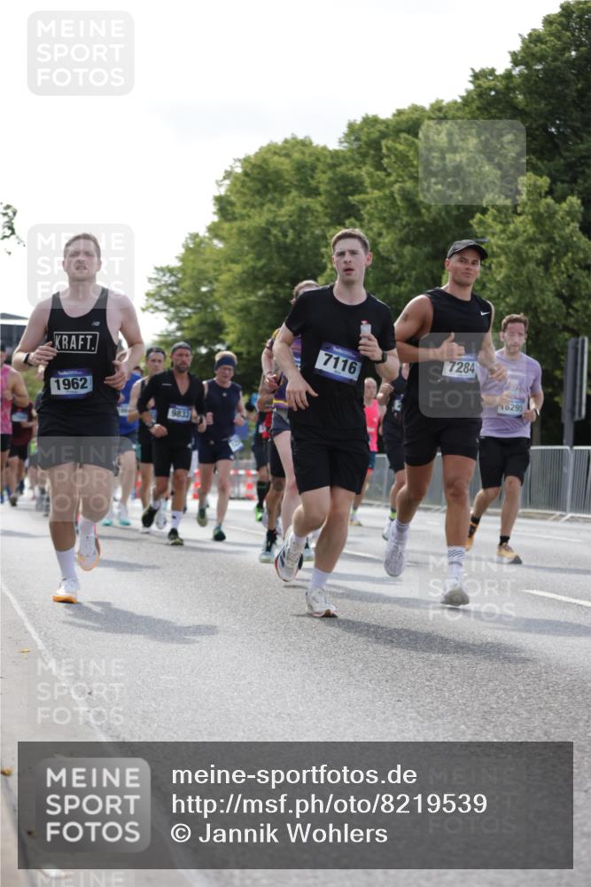 29.06.2025 - hella hamburg halbmarathon Jannik Wohlers http://msf.ph/oto/8219539 29.06.2025 09:50:36 Lombardsbrücke 1256, 1441, 1677, 1962, 2546, 2579, 3056, 3947, 4888, 4889, 4893, 5026, 5087, 5275, 5387, 5506, 5752, 5916, 6429, 6639, 6686, 6687, 7110, 7116, 7284, 7635, 8091, 8122, 8574, 8966, 9380, 9833, 10193, 10415, 10469, 11284, 11922, 12434, 12808, 12915, 13268, 13897, 14274, 14484, 14555, 14811, 14924, 15297, 15372, 15556, 15866, 15873, 16224, 16295, 16599, 16689, 17245, 18045, 18055, 18192, 18442, 18559, 18650 meine-sportfotos.de