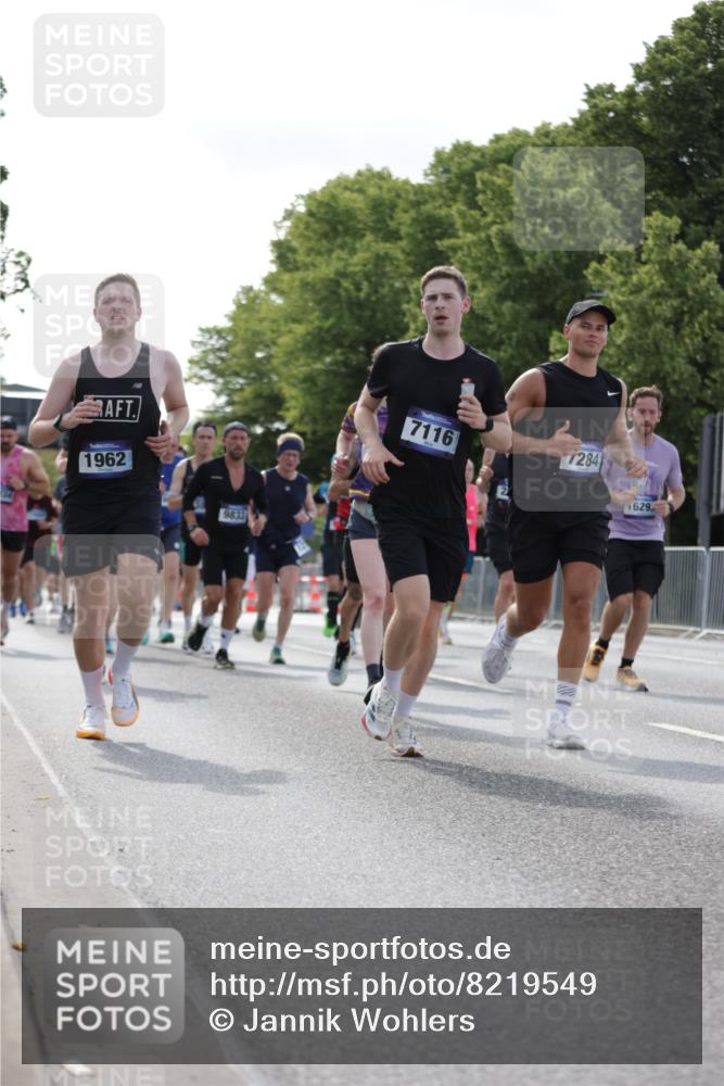 29.06.2025 - hella hamburg halbmarathon Jannik Wohlers http://msf.ph/oto/8219549 29.06.2025 09:50:36 Lombardsbrücke 1256, 1441, 1677, 1962, 2546, 2579, 3056, 3947, 4888, 4889, 4893, 5026, 5087, 5275, 5387, 5506, 5752, 5916, 6429, 6639, 6686, 6687, 7110, 7116, 7284, 7635, 8091, 8122, 8574, 8966, 9380, 9833, 10193, 10415, 10469, 11284, 11922, 12434, 12808, 12915, 13268, 13897, 14274, 14484, 14555, 14811, 14924, 15297, 15372, 15556, 15866, 15873, 16224, 16295, 16599, 16689, 17245, 18045, 18055, 18192, 18442, 18559, 18650 meine-sportfotos.de
