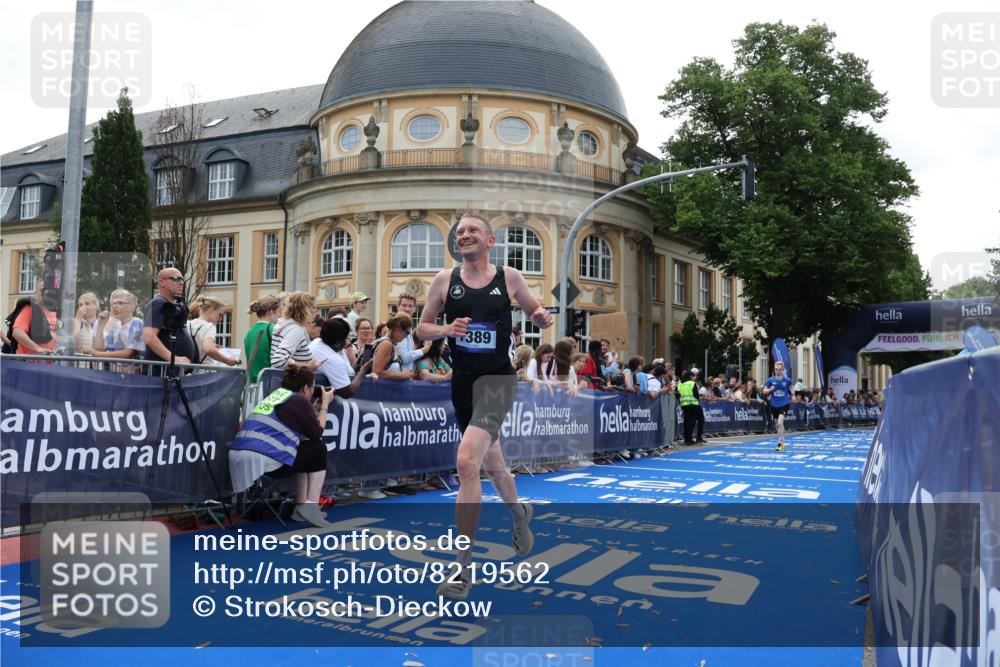 29.06.2025 - hella hamburg halbmarathon Strokosch-Dieckow http://msf.ph/oto/8219562 29.06.2025 10:28:18 Ziel 3075, 7389, 12529, 14140, 16711 meine-sportfotos.de